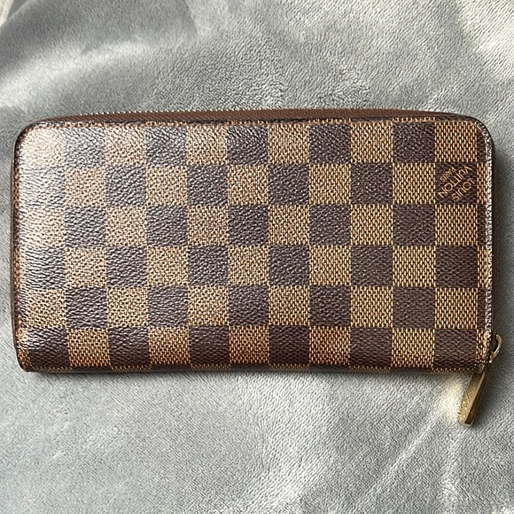 Louis Vuitton Handbags - Louis Vuitton Damier Ebene zippy wallet
